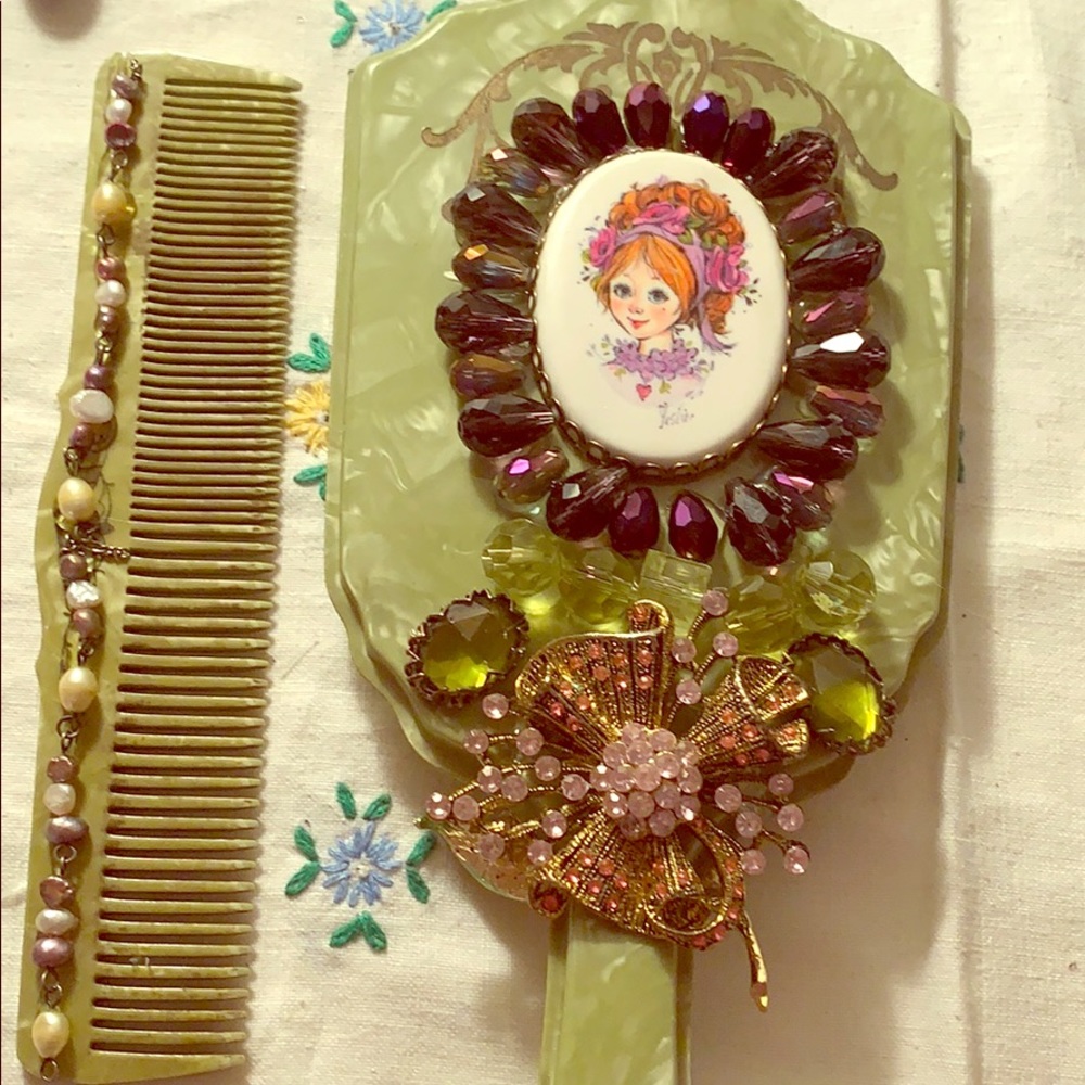 Vintage vanity set